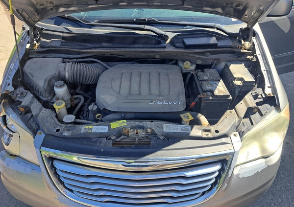 Chrysler Town &amp; Country cena 24000 przebieg: 212330, rok produkcji 2014 z Radom małe 172